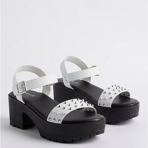 Torrid NWOT White Studded Platform Sandals Size 9.5W Never Been Worn